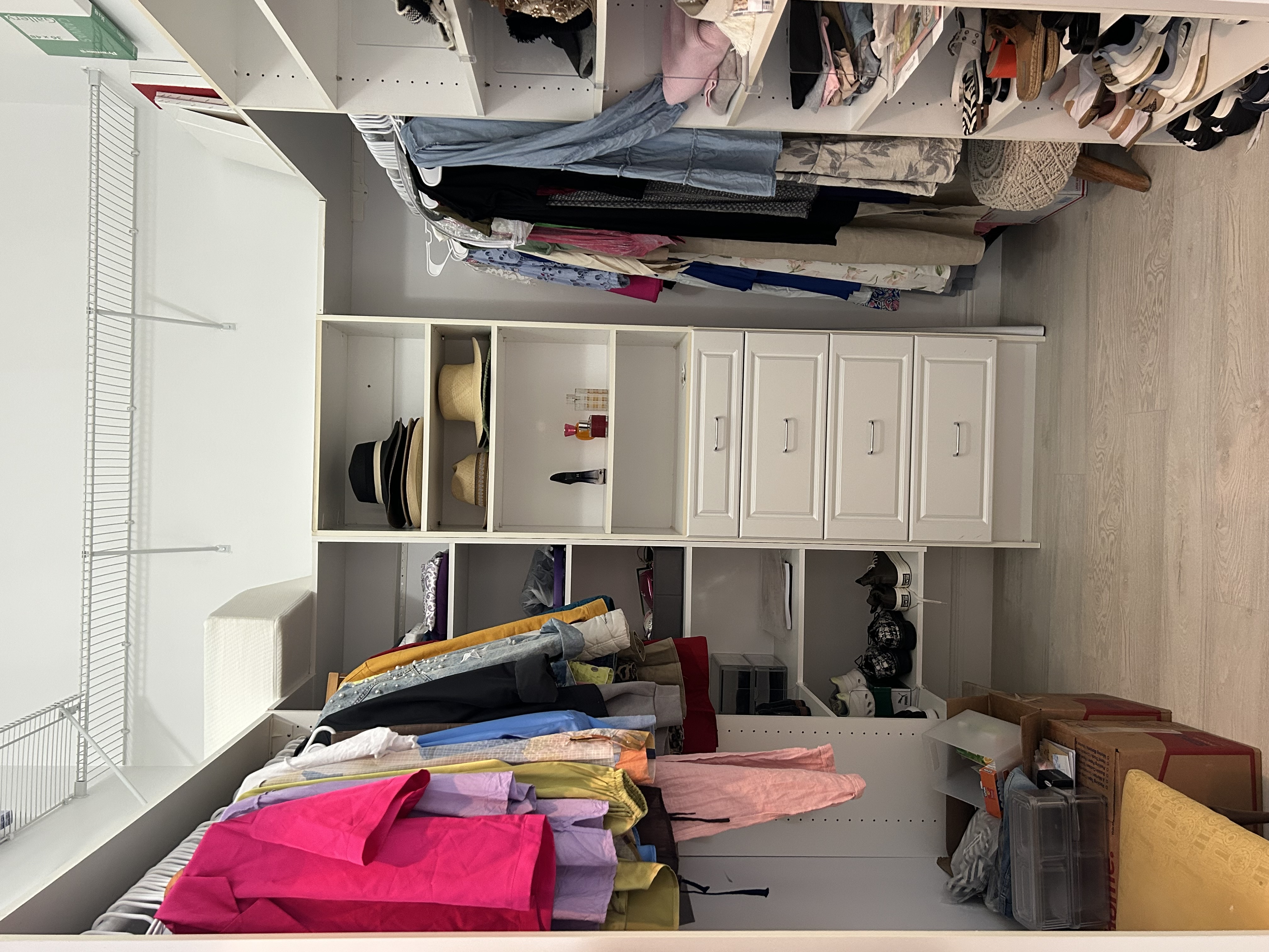 Master closet, hers